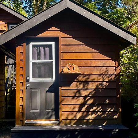 The Hiker Huts Hotell Port Renfrew Exteriör bild