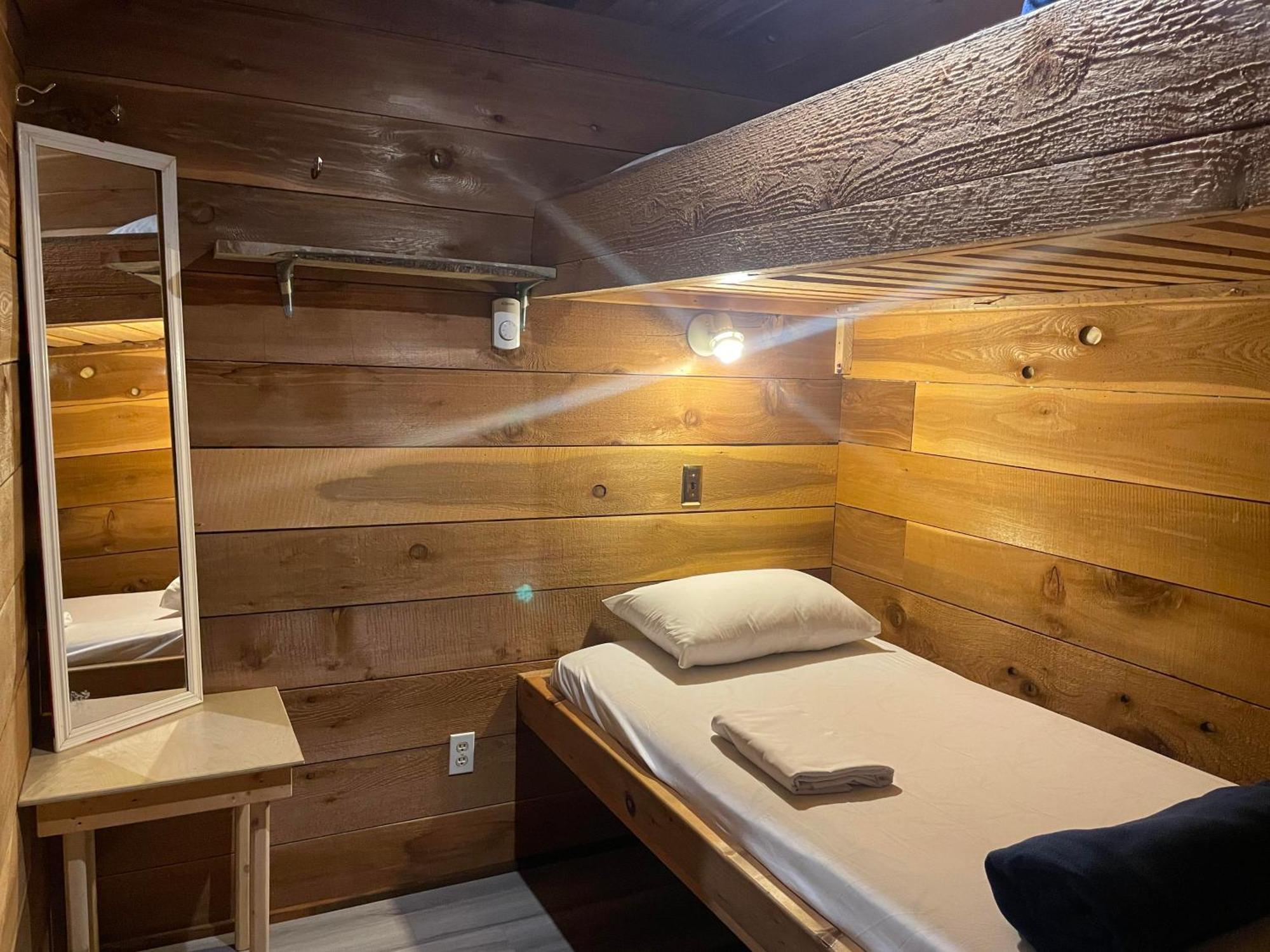 The Hiker Huts Hotell Port Renfrew Exteriör bild