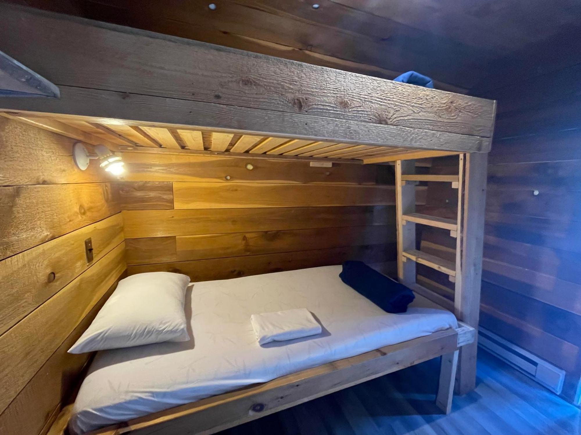 The Hiker Huts Hotell Port Renfrew Exteriör bild